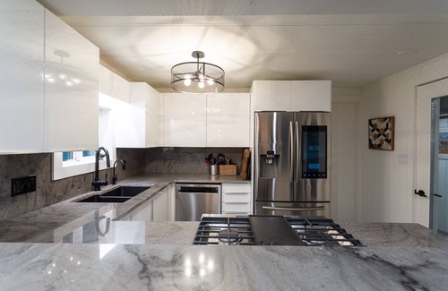 East Kootenay House | Gorgeous Views-Great Location-Private Mountain Retreat-Hot Tub-Fire pit-Trails