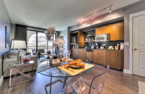 Lake Las Vegas Condo | Gorgeous Views of the Lake, Mountains and Pool, Luxurious 1 bed 1 bath Apt.