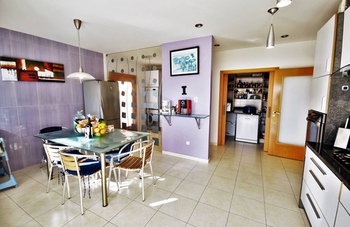 Foz do Arelho Villa | Gorgeous villa for families with kids, heated & fenced pool, superb views