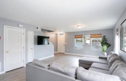Fair Haven Apartment | Gorgeous Waterfront 2:1 - 2 houses in 1 building.