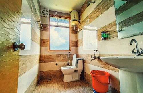 Mandi Hotel | Goroomgo Bogchi Resorts Suhara