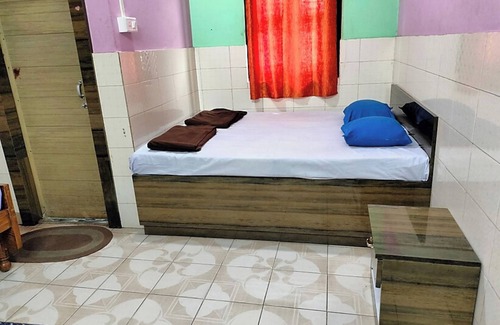 Agartala Hotel | Goroomgo Central Guest House Agartala
