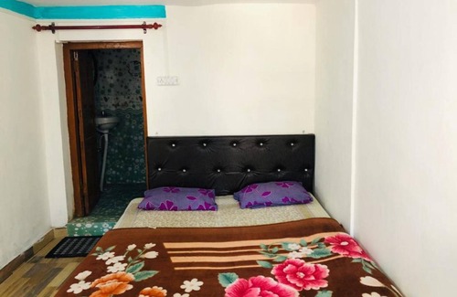 Mallital Hotel | Goroomgo Colonel Cottage Lake View Nainital