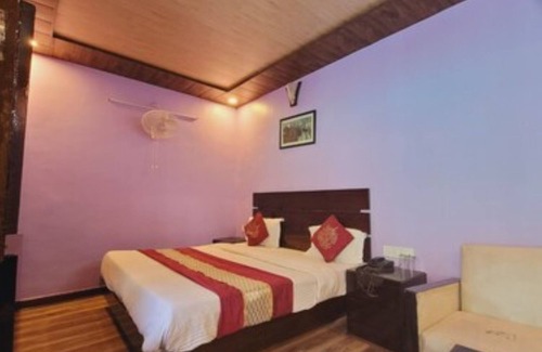 Mallital Hotel | Goroomgo Hidden Chalet Mall Road Nainital
