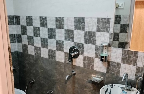 Mandi Hotel | Goroomgo Koyal Mandi