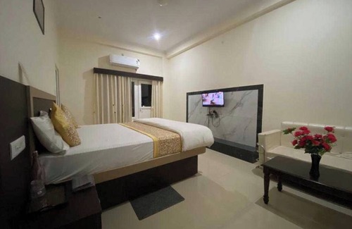 Varanasi Hotel | Goroomgo Nath Palace Varanasi