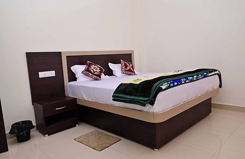 Varanasi Hotel | Goroomgo Nath Palace Varanasi