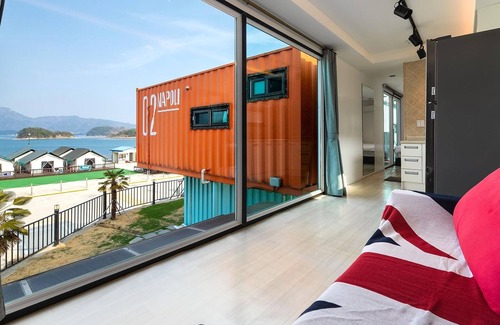Nonarae House | Goseong Bluebeach Pension&glamping