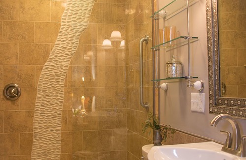 Trumansburg Bed & Breakfast | Gothic Eves Inn and Spa Bed and Breakfast