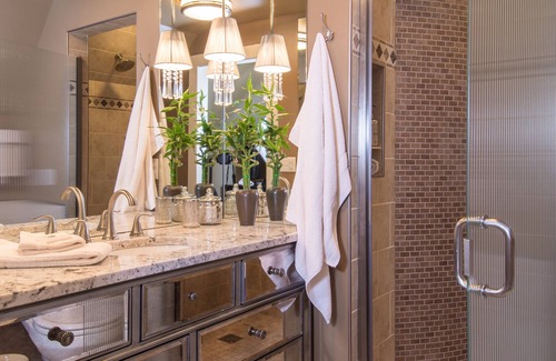 Trumansburg Bed & Breakfast | Gothic Eves Inn and Spa Bed and Breakfast
