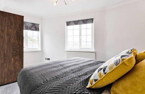Mumbles Apartment | Gower Vista 3 bed in Mumbles with free parking & sea views