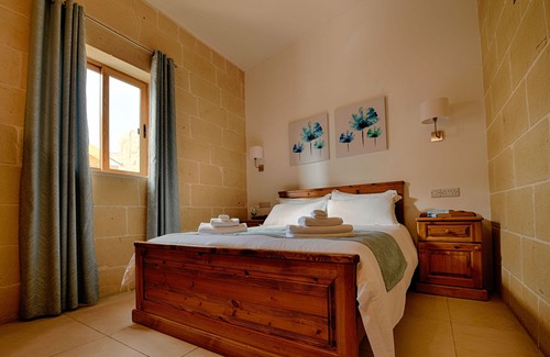 Victoria House | Gozo Inn Cittadella Sleeps 9 with private pool, and garden