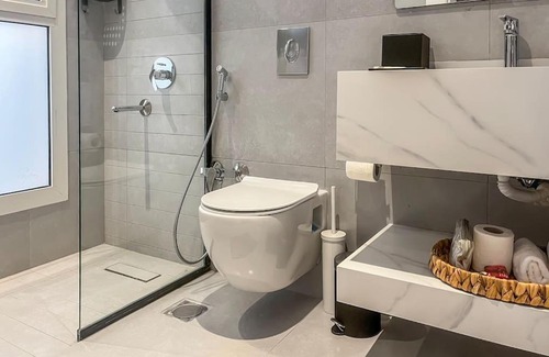 Riyadh Apartment | GR Premium- Cozy apartment in Rabi w/ Garden view