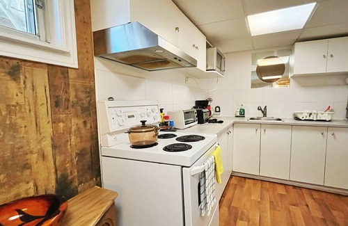 Angrignon House | Grace House/Private parking /Subway /5 mins Downtown