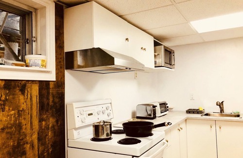 Angrignon House | Grace House/Private parking /Subway /5 mins Downtown