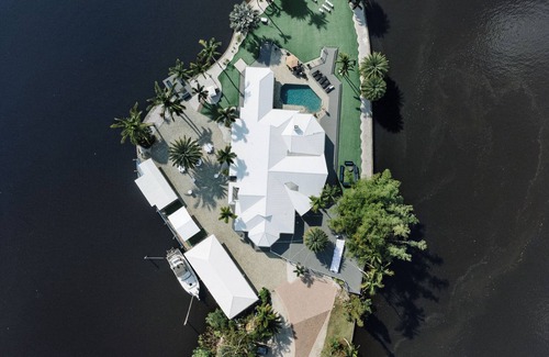 Fort Myers Shores House | Grace River Island Forever Memories Vacations Weddings Birthdays Anniversaries