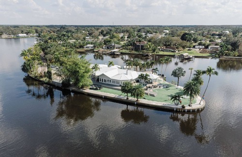 Fort Myers Shores House | Grace River Island Forever Memories Vacations Weddings Birthdays Anniversaries