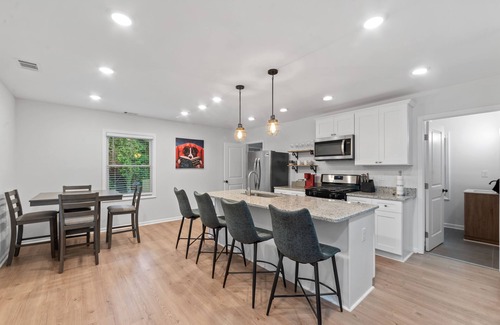 Mableton House | Graceland *Pool & Spa Farmhouse Miniature Horse*