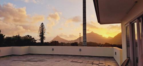 Beau Bois House | Gracious Haven - Fully Equipped Rooftop with private terrace house in Saint-Pierre, Moka