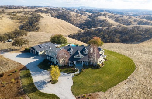 Paso Robles House | Granada by AvantStay - Secluded Estate w Vineyard Views Pool