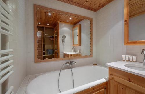 Val-d'Isere Apartment | Grand appartement à Val-d'Isère : 4 pièces, 95m², 7 pers, balcons, parking, exposé Sud-Est - FR-1-567-4