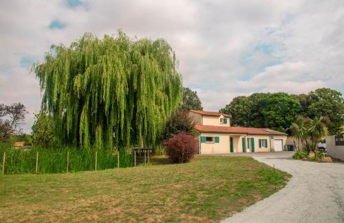 Les Aubiers House | Grand GITE Le saule en scie - proche du PuyduFou