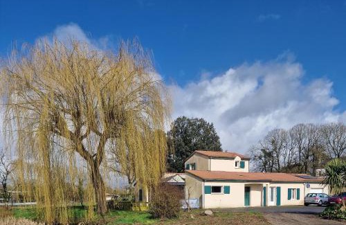 Les Aubiers House | Grand GITE Le saule en scie - proche du PuyduFou