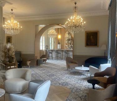 Sully Hotel | Grand Hôtel "Château de Sully" - Piscine & Spa -Teritoria