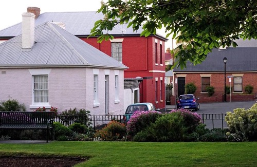 Battery Point Apartment | Grand Old Duke