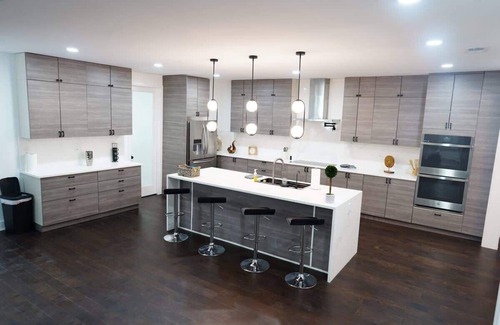 Fayetteville House | Grand Retreat, Perfect For Large Groups, Sleeps 14!