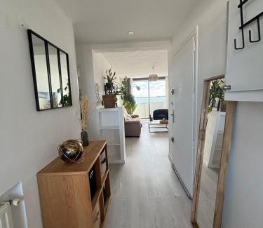 Balaruc-les-Bains Apartment | Grand T2 cosy et lumineux face à l'étang