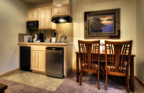Four O'Clock Apartment | Grand Timber Lodge