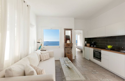 Megalochori Hotel | Grand View