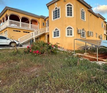 Lacovia House | Grand View