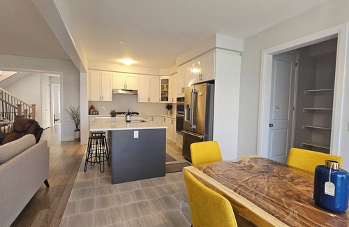 Woodstock House | Grand Woodstock Luxe House ~ 4BR