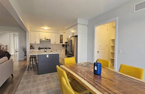 Woodstock House | Grand Woodstock Luxe House ~ 4BR