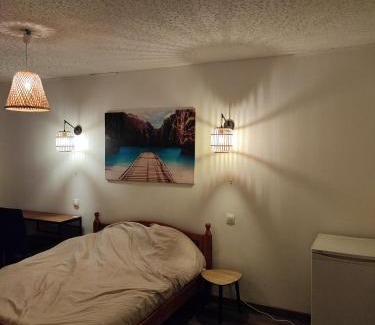 Lassigny House | Grande Chambre Cosy avec Salle de Bain Privative