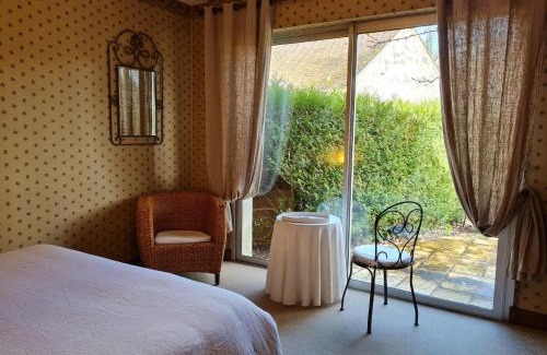 Saint-Martin-d'Abbat Bed & Breakfast | Grande maison calme avec jardin et rivière - FR-1-590-263