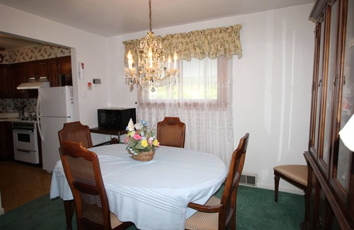 East Millsboro House | Grandma's House - Pets Welcome - Fenced Yard
