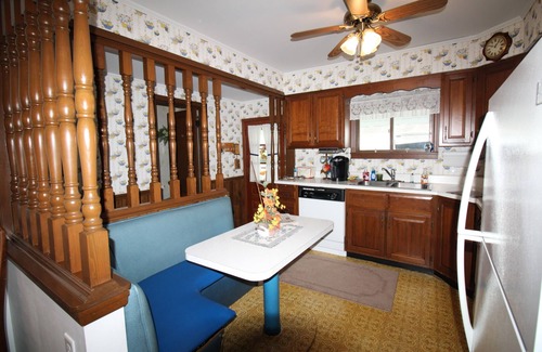East Millsboro House | Grandma's House - Pets Welcome - Fenced Yard