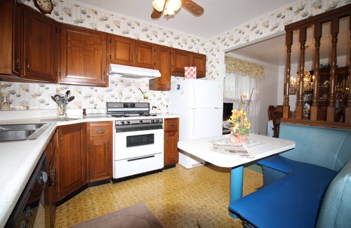East Millsboro House | Grandma's House - Pets Welcome - Fenced Yard