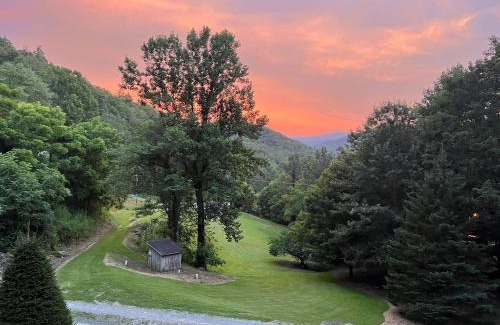 Sugar Grove House | Grandpa John Cabin - Hot Tub, Game Room