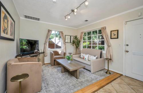 Glen Ellen House | Grapevine Cottage by AvantStay Hobby Vineyard Firepit
