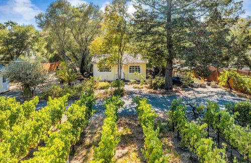 Glen Ellen House | Grapevine Cottage by AvantStay Hobby Vineyard Firepit