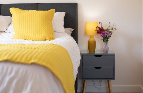 Pitchcombe Cottage | Gras Lodge, Middle Littleton - sleeps 4 guests in 2 bedrooms