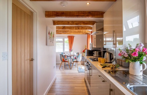 Pitchcombe Cottage | Gras Lodge, Middle Littleton - sleeps 4 guests in 2 bedrooms