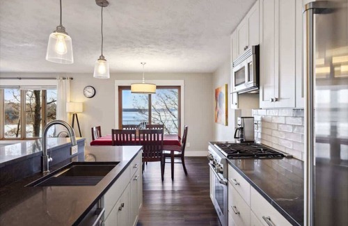 Hayward House | Gratitude Up North On Round Lake