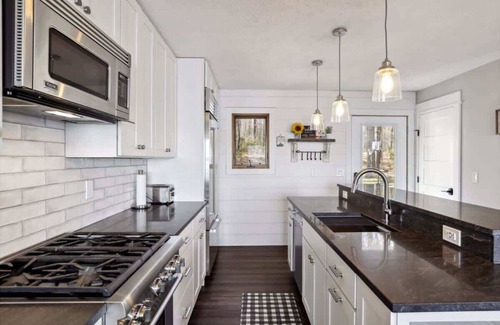 Hayward House | Gratitude Up North On Round Lake