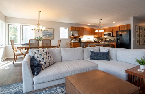 South Lima House | Grayshores Getaway: Spectacular Sunrise Views on Conesus Lake!