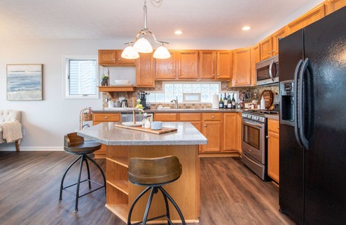 South Lima House | Grayshores Getaway: Spectacular Sunrise Views on Conesus Lake!